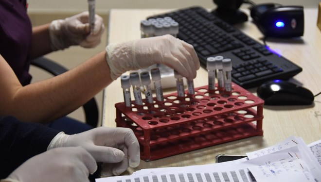 İngiltere'de Covid-19'un yeni türü araştırılıyor: Üçlü mutasyon