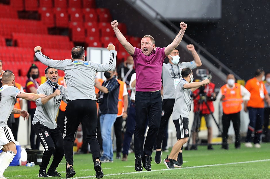 Beşiktaş'ta Sergen Yalçın'dan İstifaya Yanıt