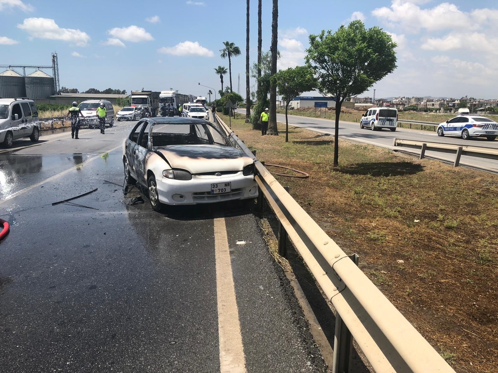 Alevler arasında kalan sürücü kaldırıldığı hastanede yaşam savaşını kaybetti