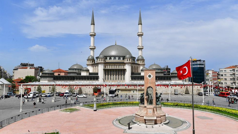 Taksim'e yapılan cami bugün açılıyor