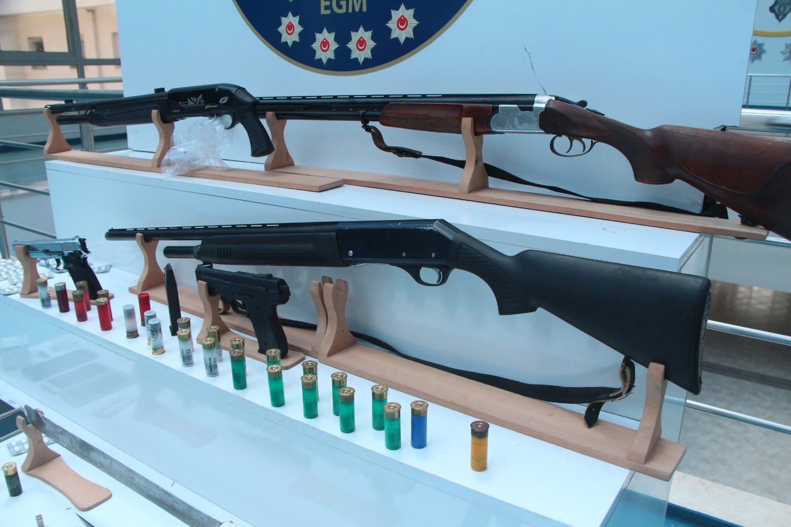 Aşk vaadiyle vatandaşları dolandıran çeteye operasyon: 42 gözaltı