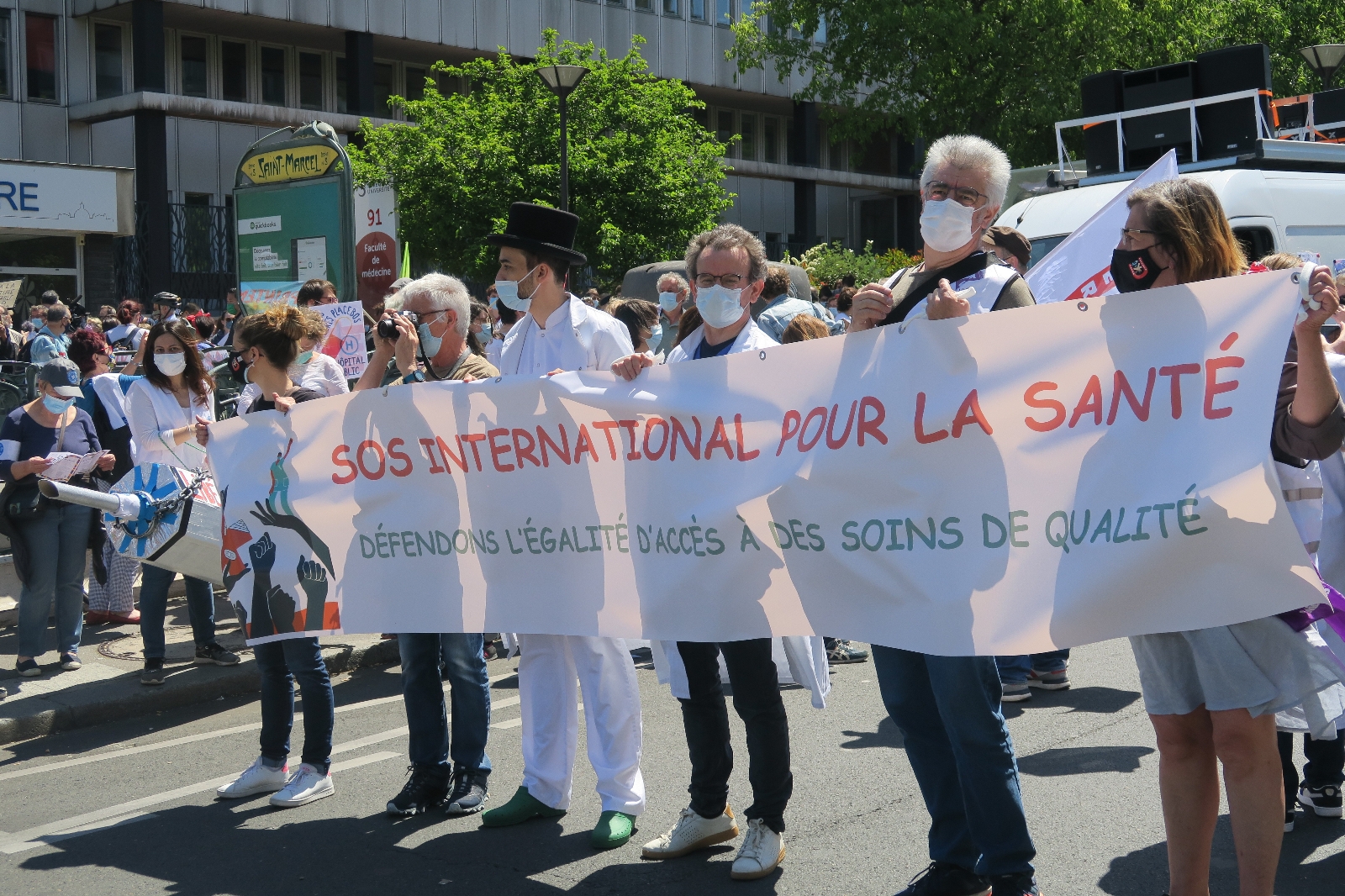 Doktorlar Ve Sağlık Personelinden Hükümet Karşıtı Protesto