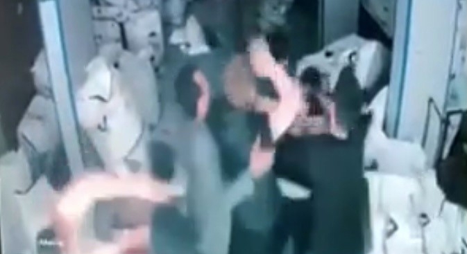 Küçükçekmece’de bıçaklı ‘yan baktın’ kavgası