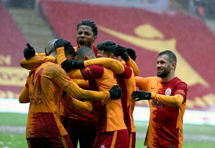 Galatasaray iki transferi bitirdi!