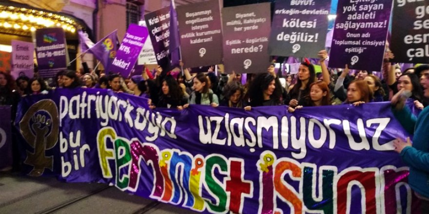 8 Mart Feminist Gece Yürüyüşü'ne polisten biber gazlı, plastik mermili müdahale!
