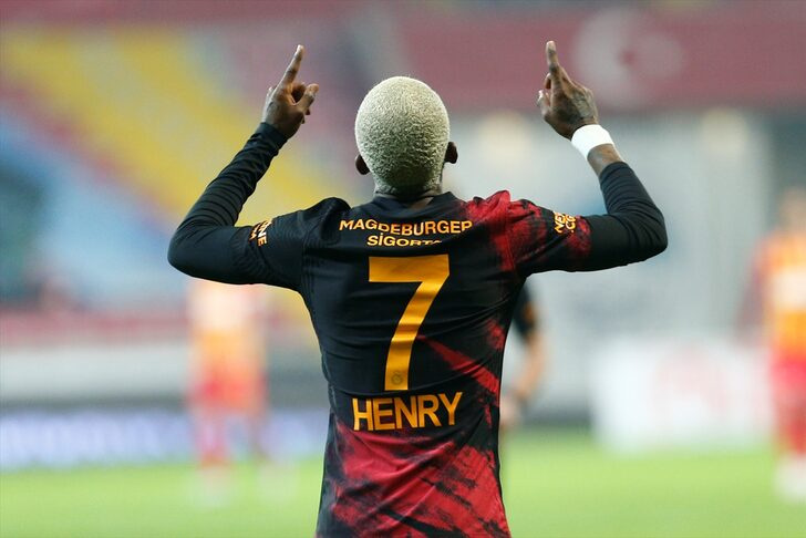 Olympiakos, Onyekuru için devrede