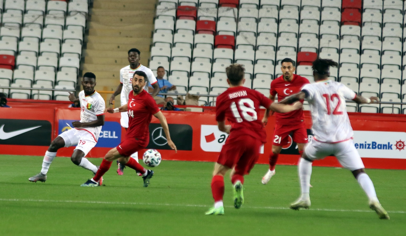 Hazırlık maçı: Türkiye: 0 - Gine: 0 (İlk yarı)