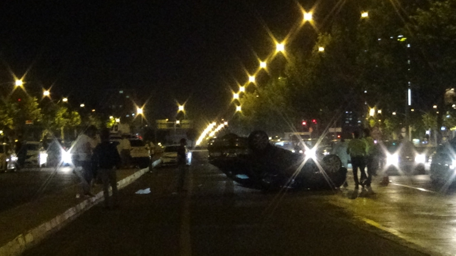 Diyarbakır’da iki lüks otomobil çarpıştı: 2 yaralı