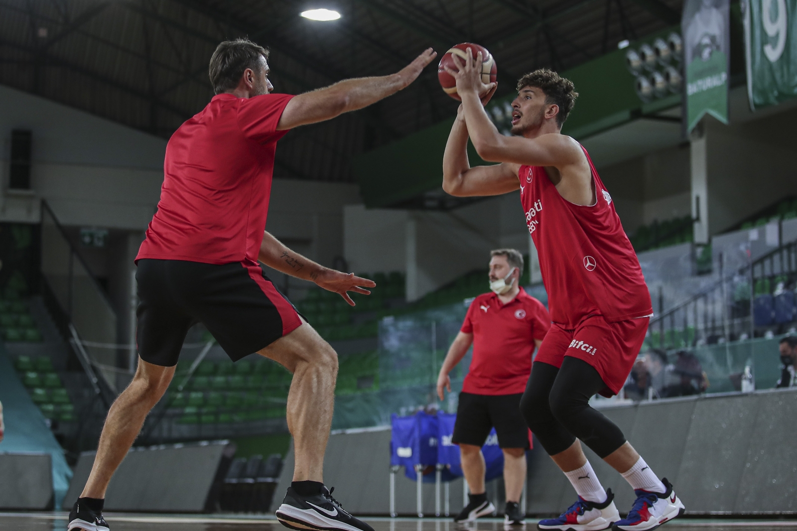 Hidayet Türkoğlu, A Milli Erkek Basketbol Takımı’nın antrenmanını takip rtti