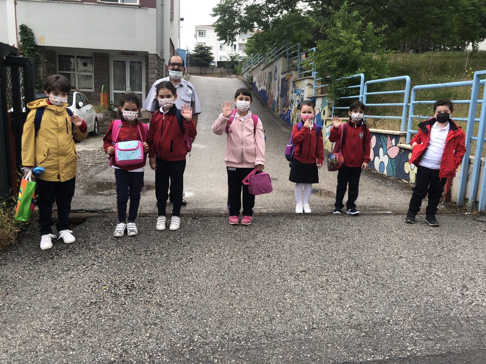 İlkokul ve ana sınıflarında yüz yüze eğitim başladı