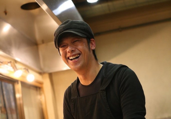 Sattığı yemekten saç çıkan Japon kendini cezalandırdı