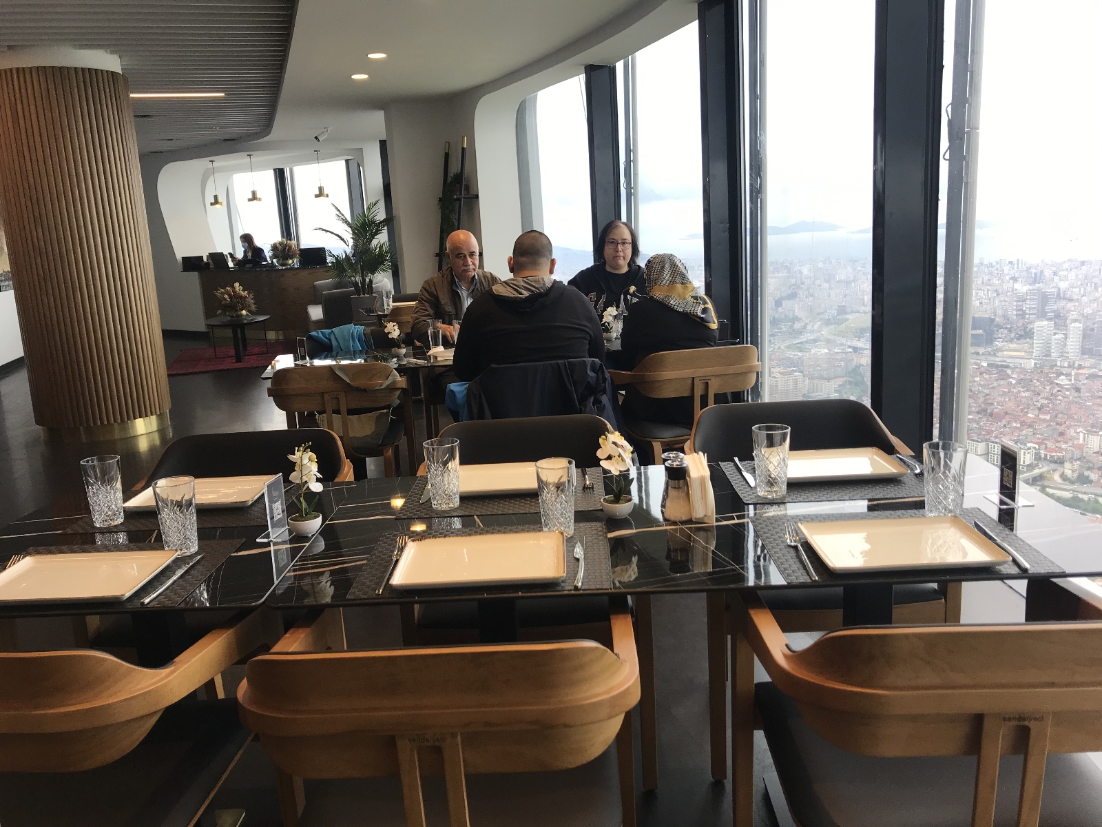 Çamlıca Kulesi restoranı ilk müşterilerini ağırladı