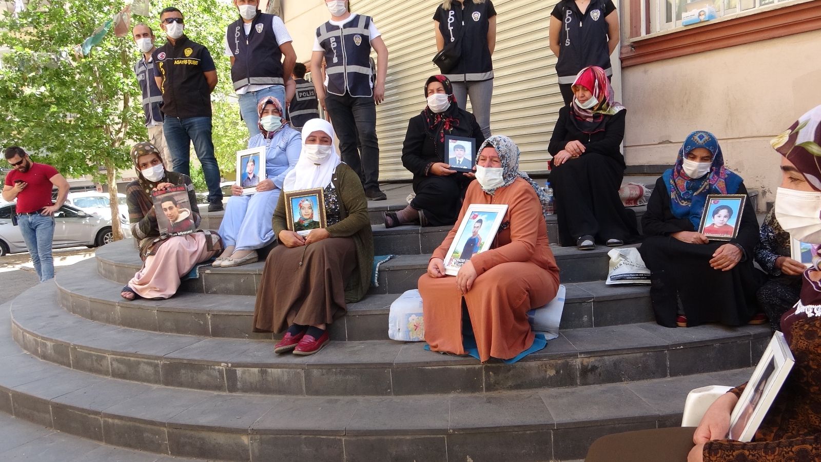 HDP önündeki ailelerin direnişi sürüyor