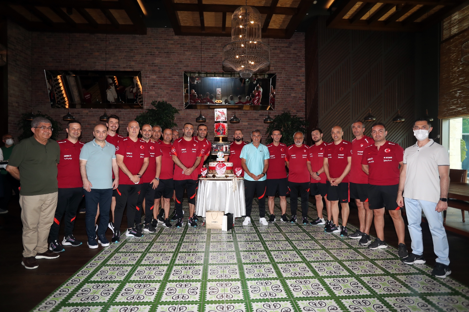 Şenol Güneş’in doğum günü kutlandı