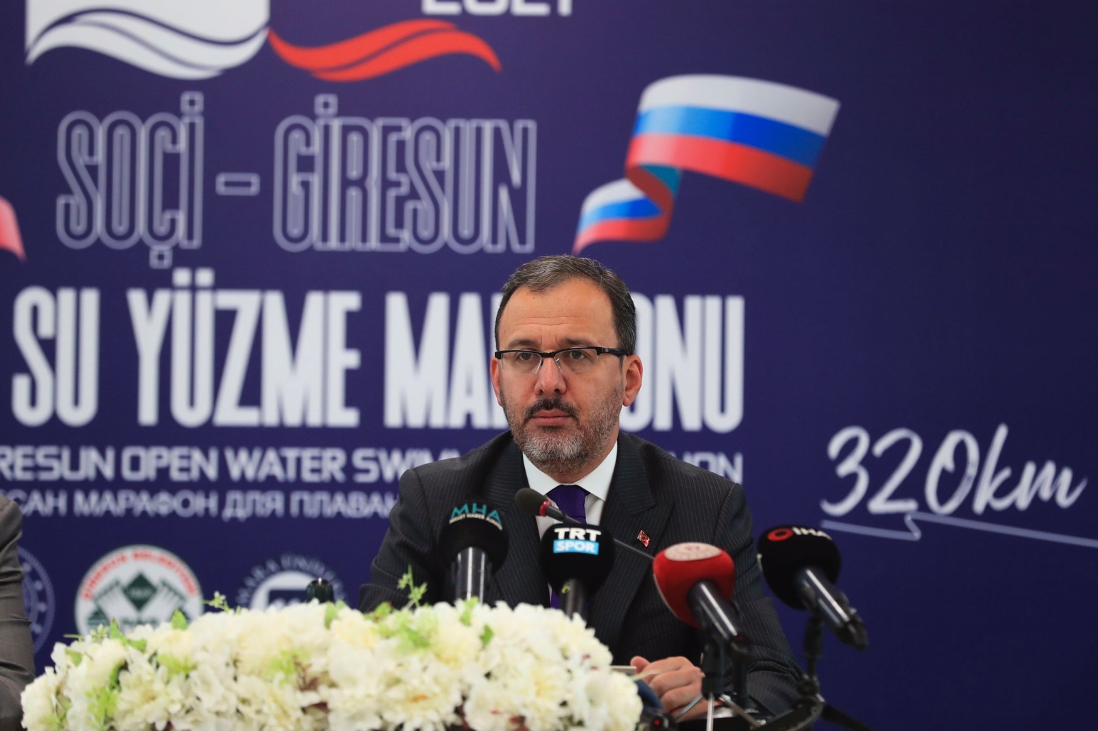 Bakan Kasapoğlu: “Yüzücülerimizin atacağı kulaçlar sağlık çalışanlarımız için olacak"