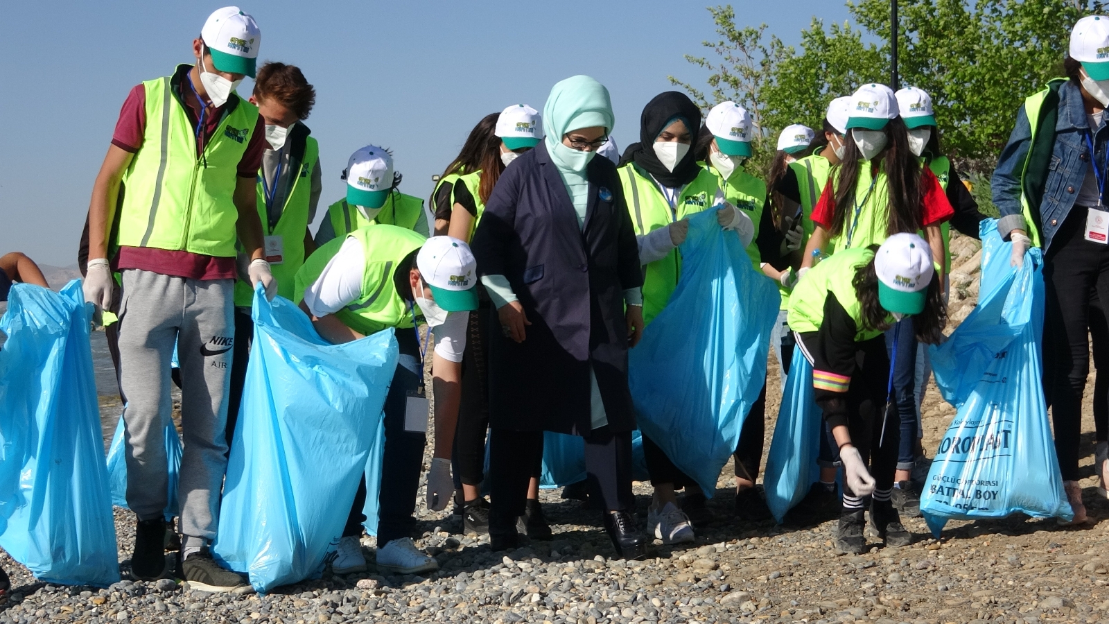 Emine Erdoğan ve Bakan Kurum’un Van ziyareti