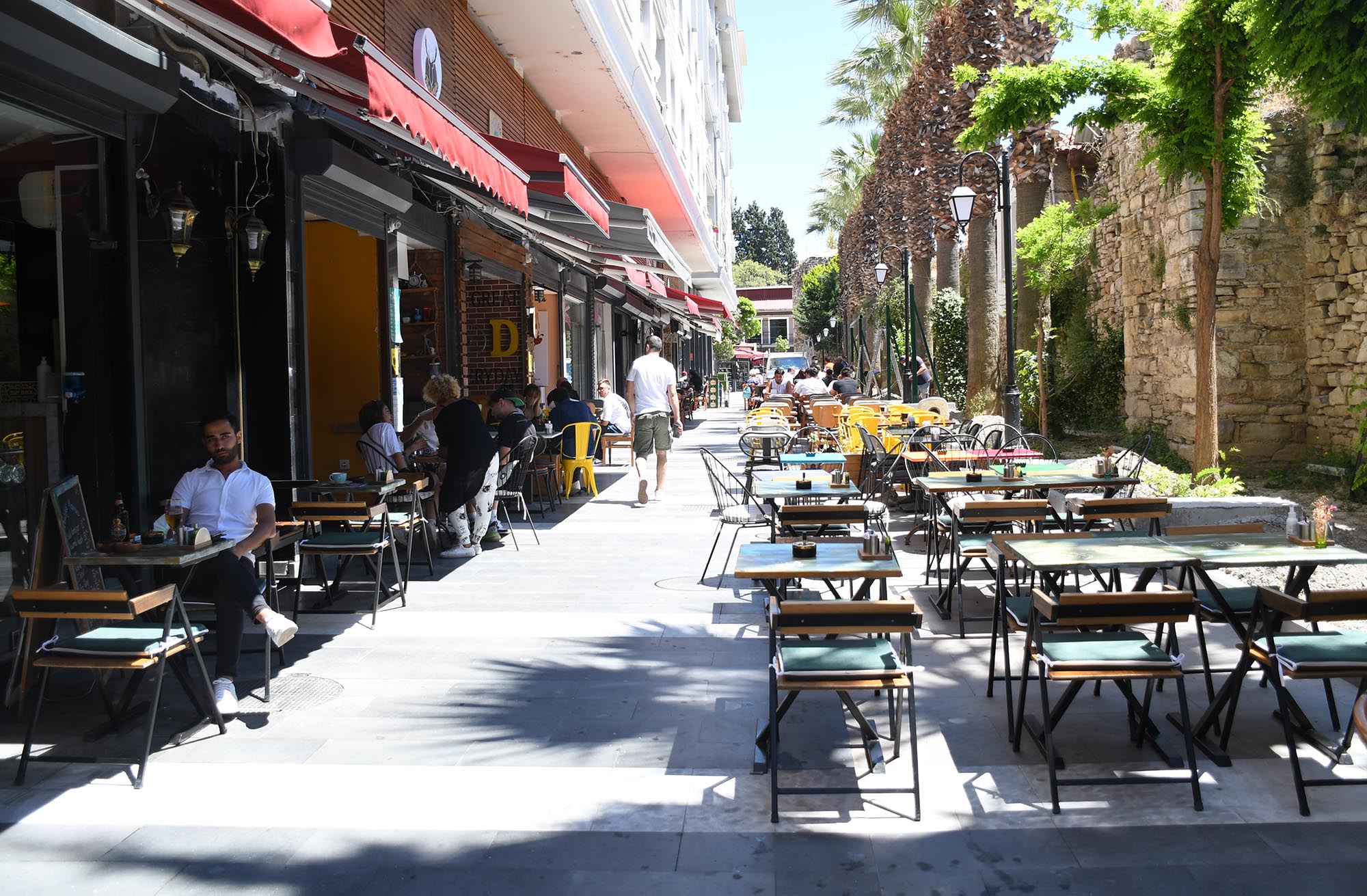 KUŞADASI NORMALLEŞME SÜRECİNE UMUTLA GİRDİ