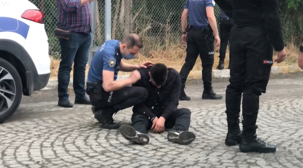 Kağıthane’de bir esnaf aracında ölü bulundu