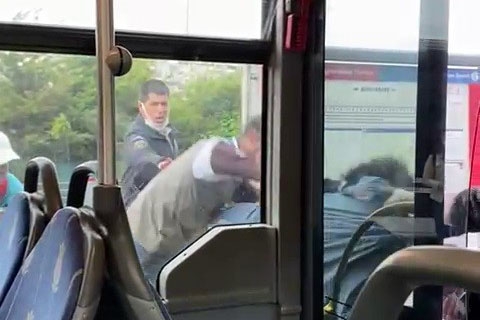 Metrobüste Korku Dolu Anlar