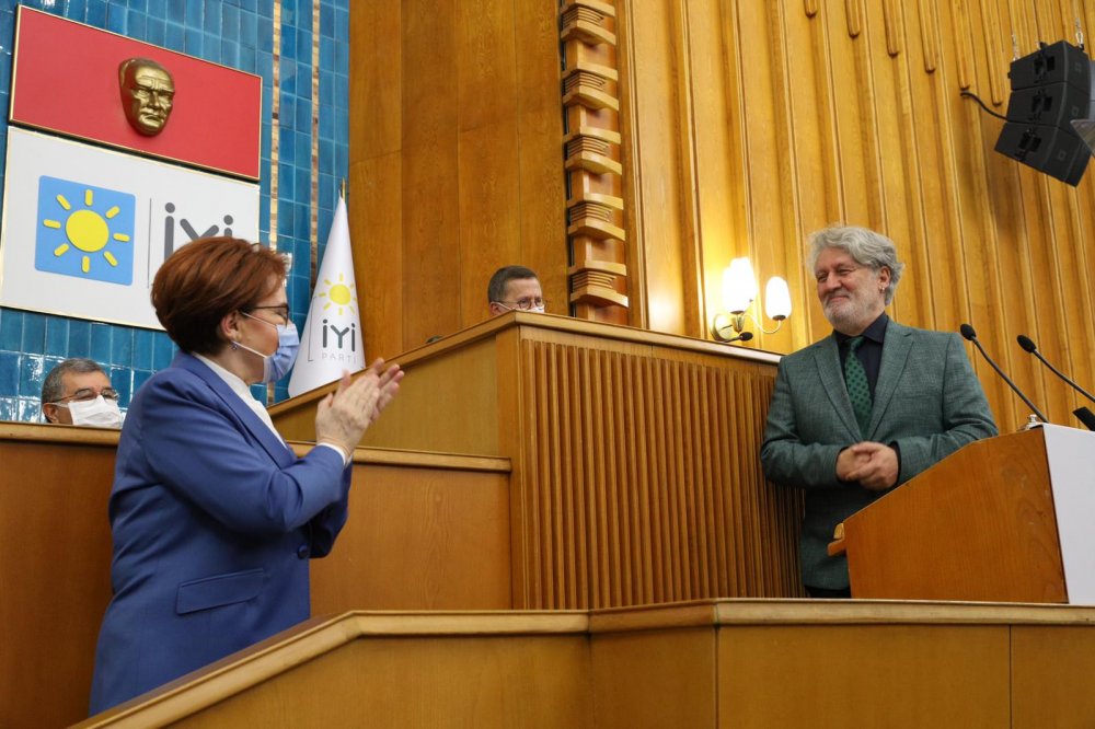 Burhan Şeşen kürsüye çıkınca, TRT yayını kesti