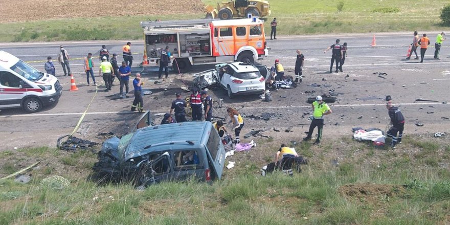 Sivas'ta katliam gibi kaza: 3'ü çocuk 9 Ölü