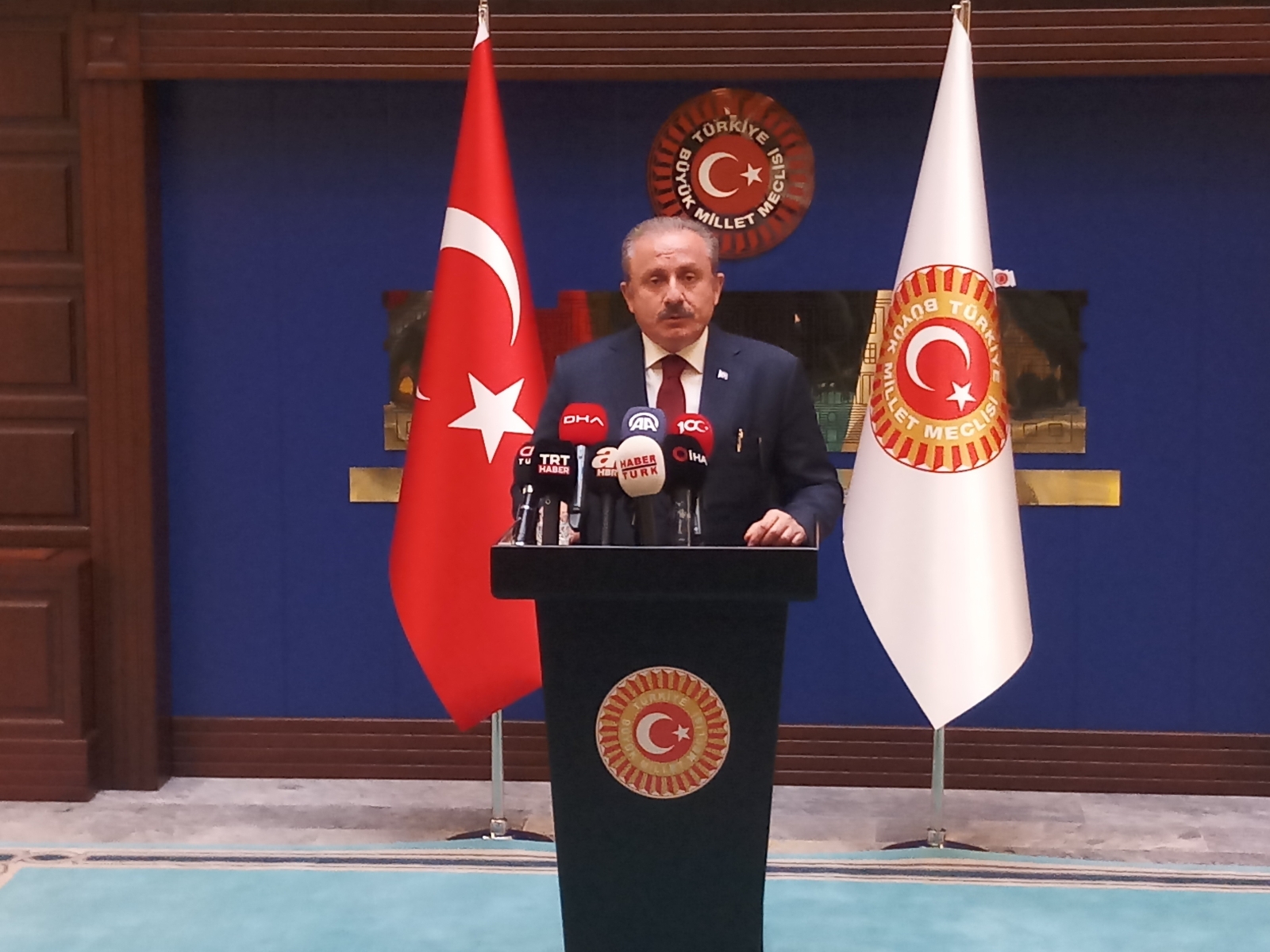 "10 bin dolar alan siyasetçiyi bilen ben değilim, açıklayacak olan da ben değilim"