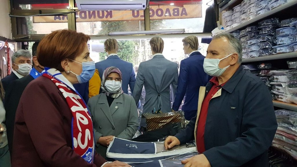 İYİ Parti Genel Başkanı Akşener esnafı dinledi