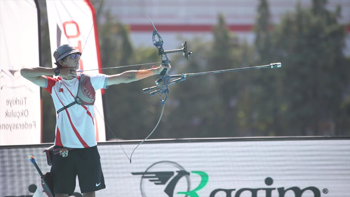 Okçuluk Milli Takımı'nda Mete Gazoz Olimpiyat Kotası Elde Etti