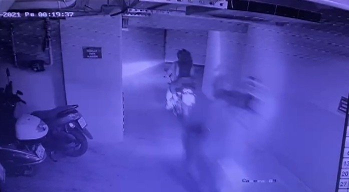 Kağıthane’de 2’si kız 4 motosiklet hırsızı kamerada