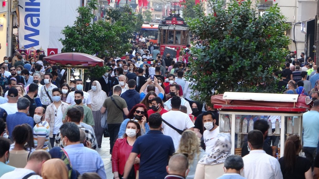 Taksim ve İstiklal Caddesi’nde korkutan yoğunluk