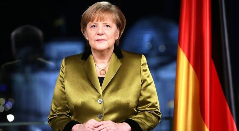 ANGELA MERKEL'DEN ORTAK AVRUPA UÇAK GEMİSİ İÇİN DESTEK GELDİ