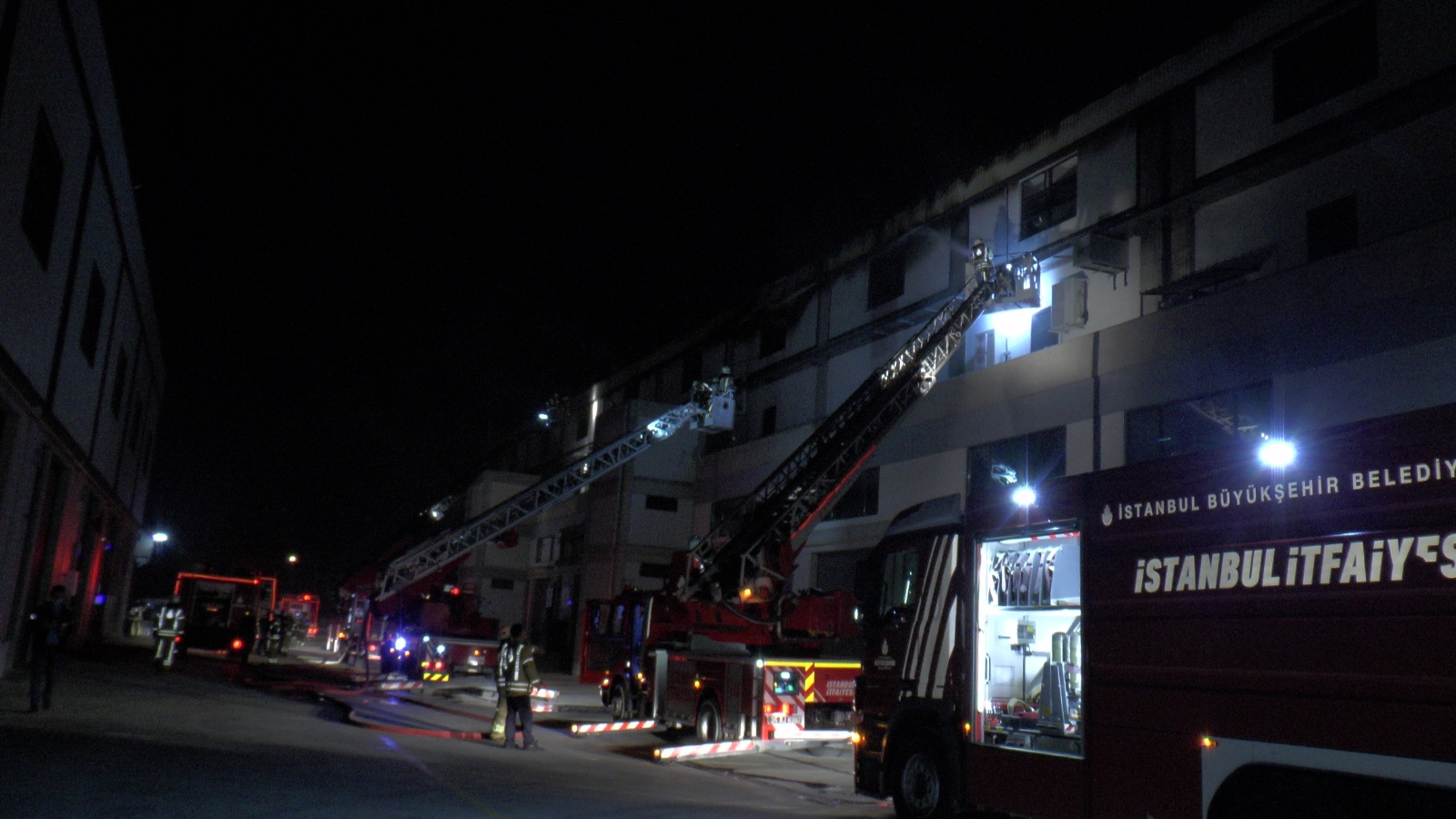 Pendik’te korkutan fabrika yangını