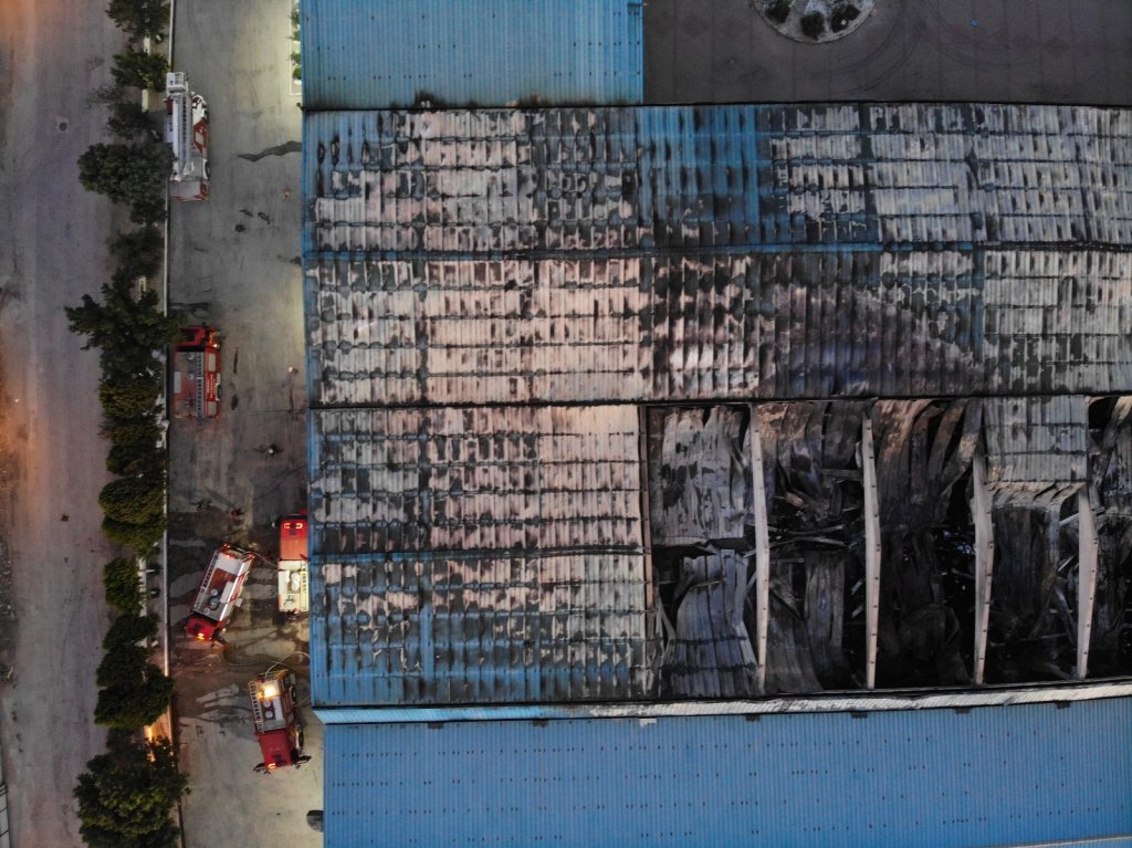 Sabah küle dönen fabrikada akşam yine yangın çıktı