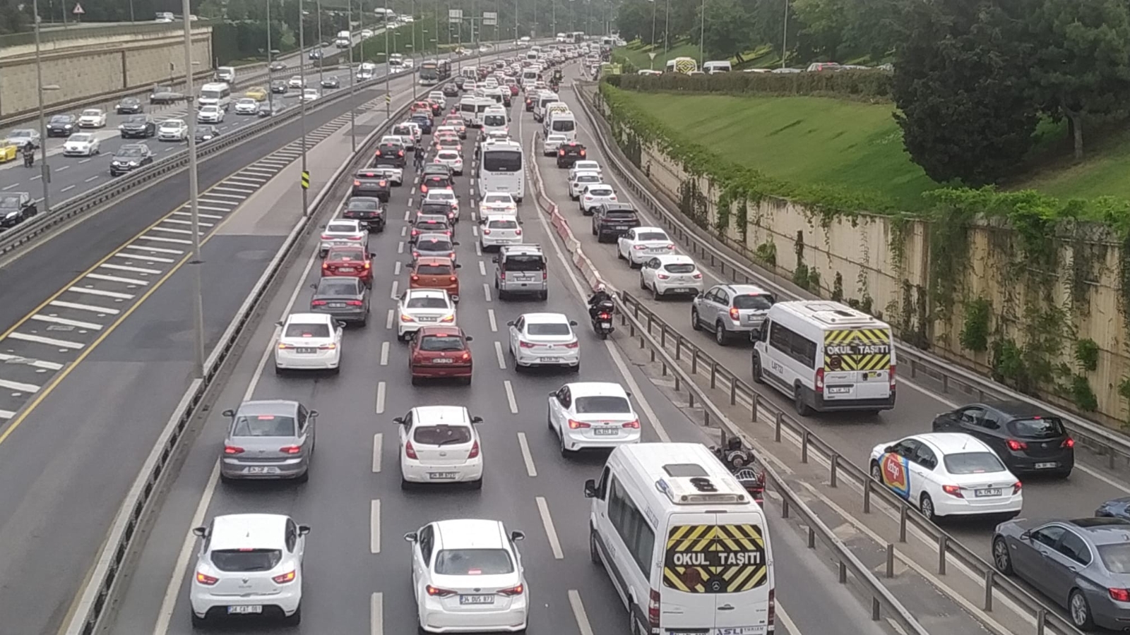 İstanbul’da kısıtlama sonrası ilk iş gününde trafik yoğunluğu