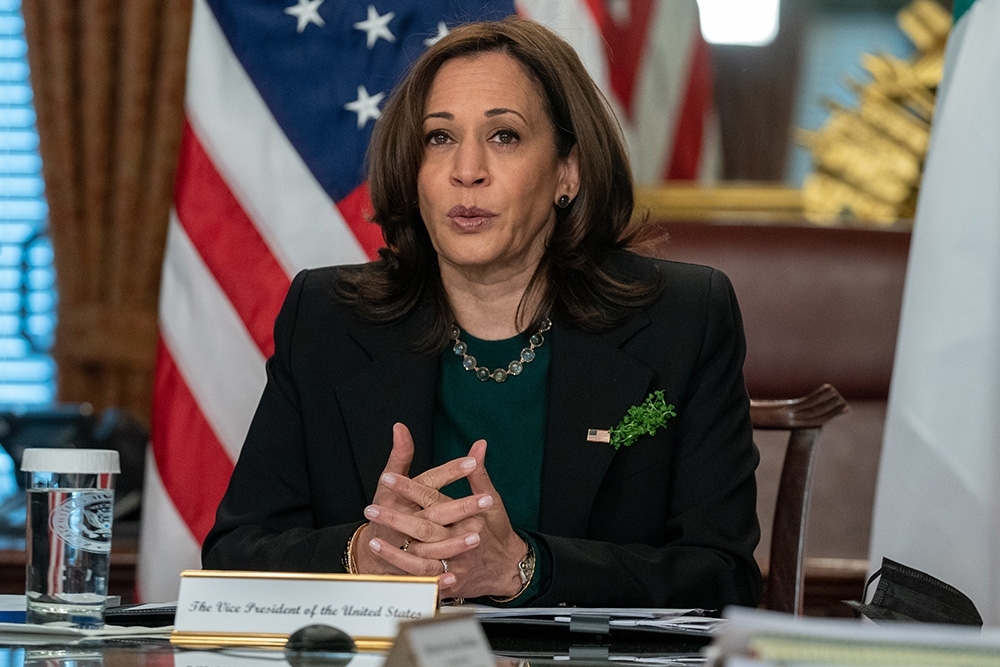 ABD Başkan Yardımcısı Kamala Harris’in uçağı teknik arıza nedeniyle zorunlu iniş yaptı