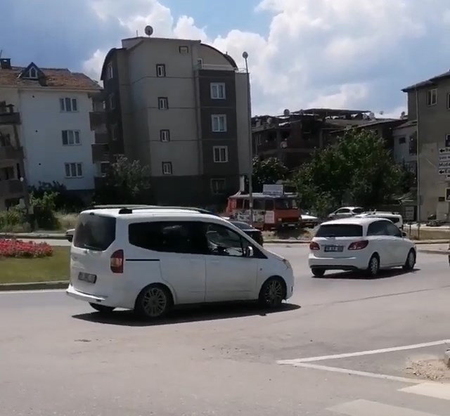 Bursa’da çalıntı araçla drift yaptı... O anlar kamerada