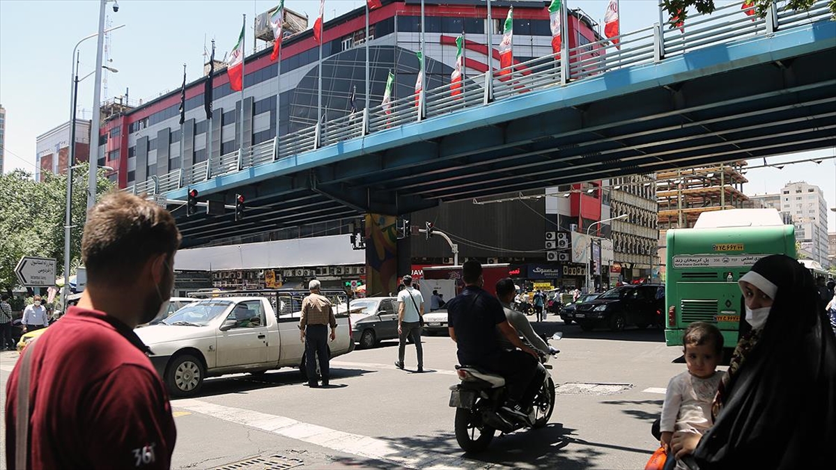 Yeni Cumhurbaşkanının Seçileceği İran'da Adayların Vaatlerinde Neler Var?