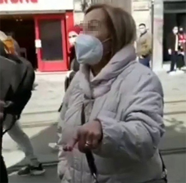 Çarşaflı 3 Genç Kıza Hakaret Ettiği İddia Edilen Şüpheli Hakkında İddianame