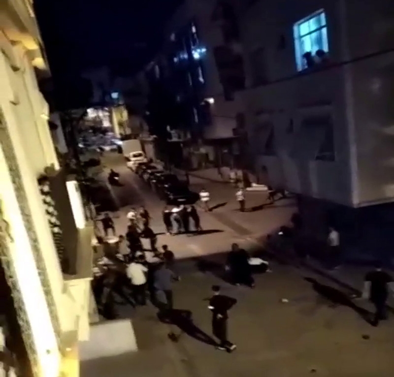 Küçükçekmece’de Laf Atma Kavgası: