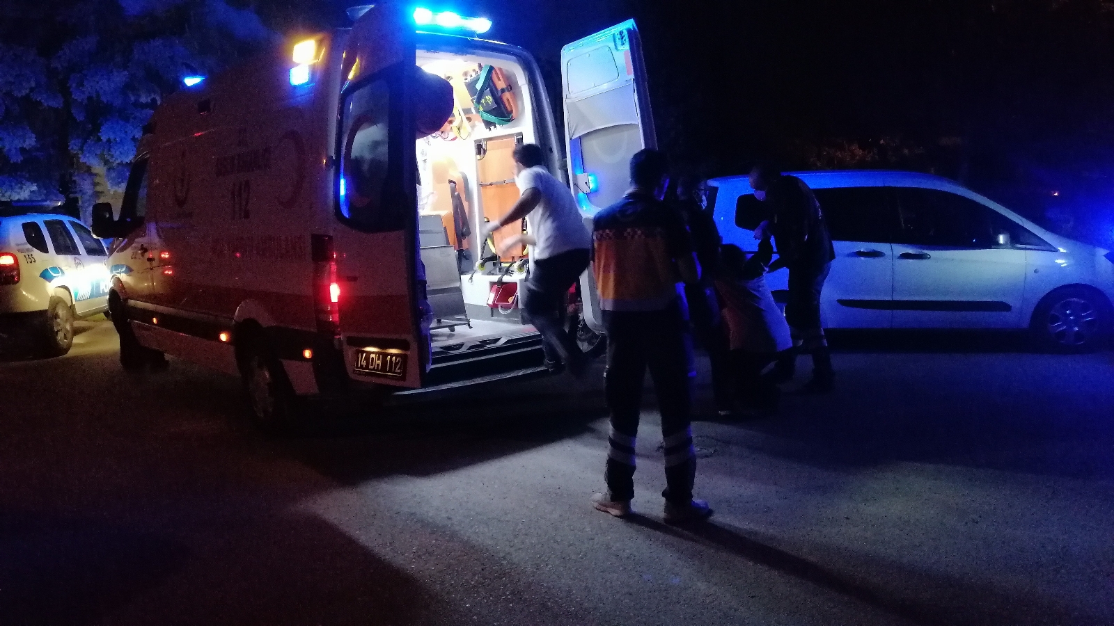 Bolu’da komşular arasında bıçaklı, silahlı kavga: 1’i polis 5 yaralı