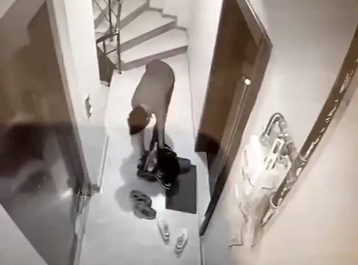 Bayrampaşa’da bir hırsız ayakkabıları seçerek çaldı