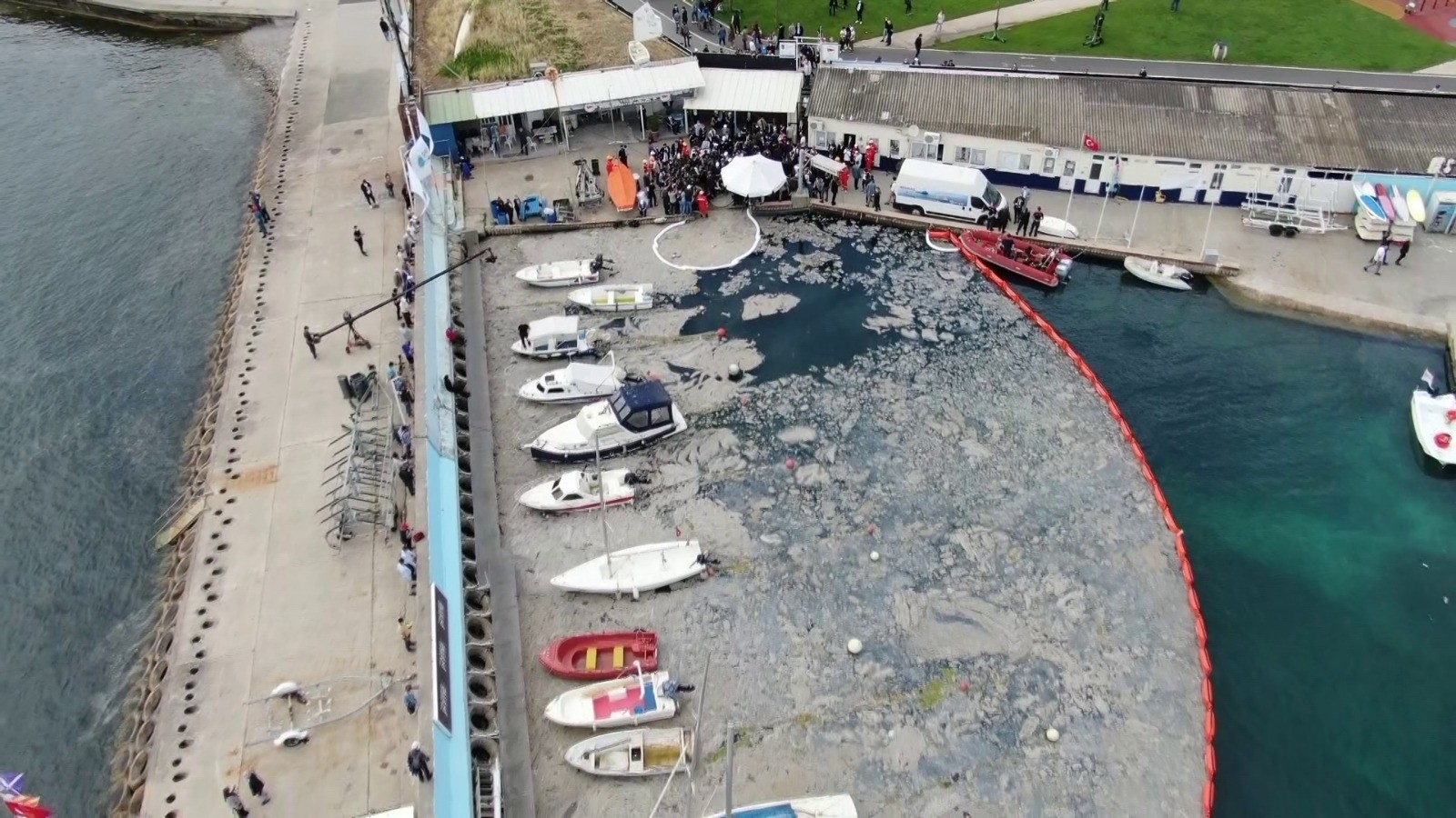 Caddebostan’daki Müsilaj Temizliği Havadan Görüntülendi