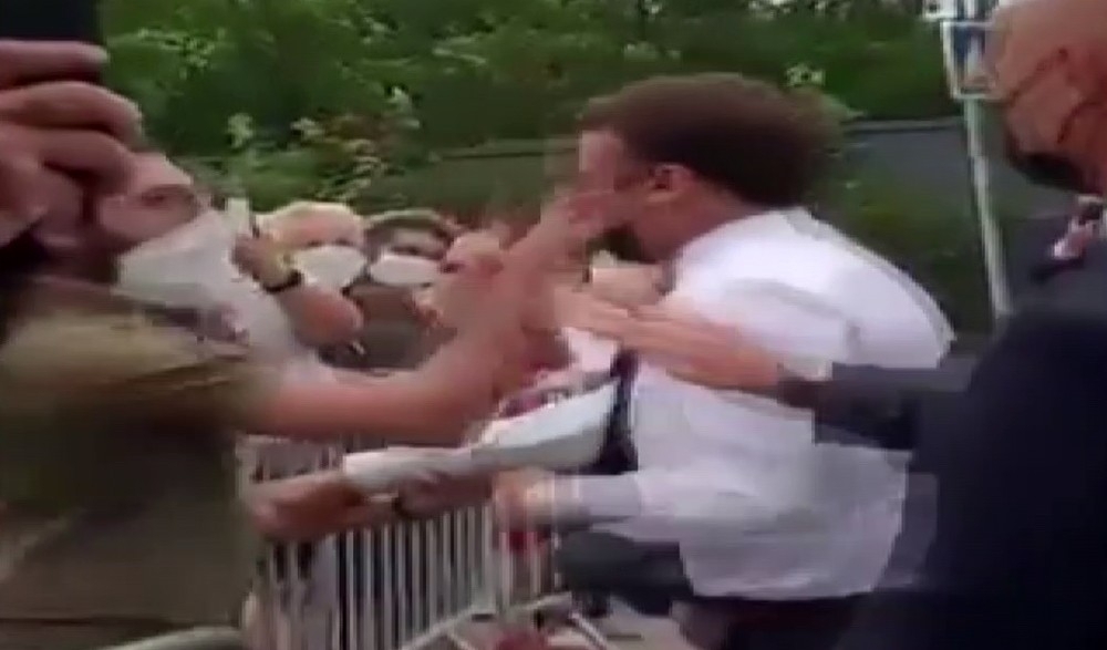 Fransa Cumhurbaşkanı Macron’a tokat şoku