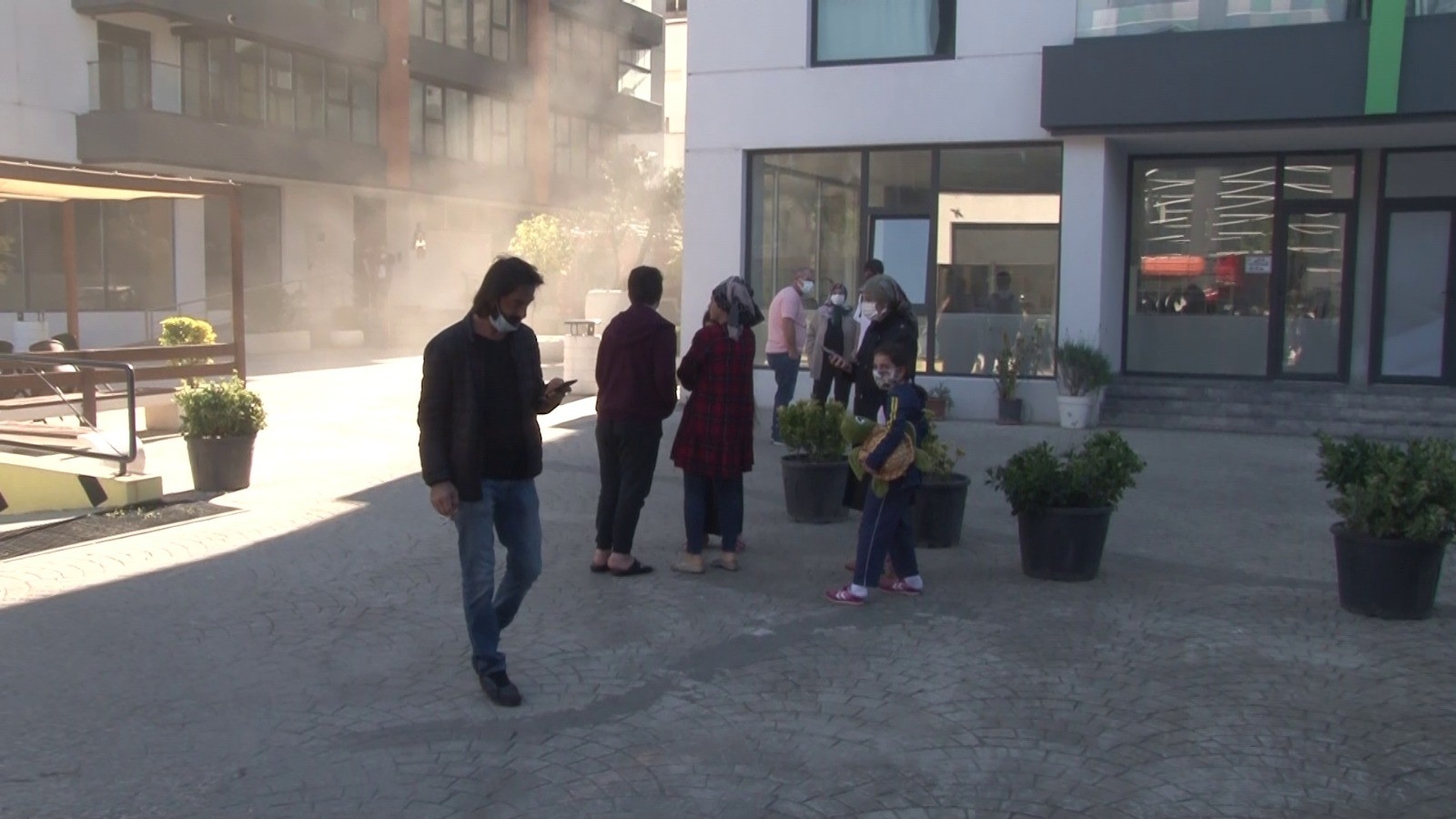 Sitede Yangın Çıktı, Vatandaşlar Tahliye Edildi