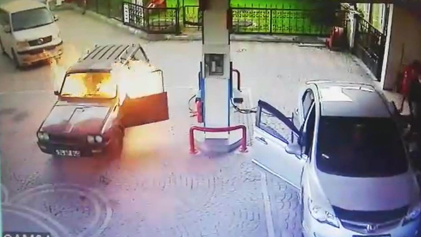 Alevlerin arasından böyle çıktı