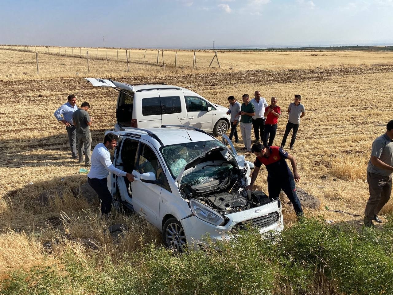 Otobüse çarpan araç şarampole uçtu: 1 yaralı