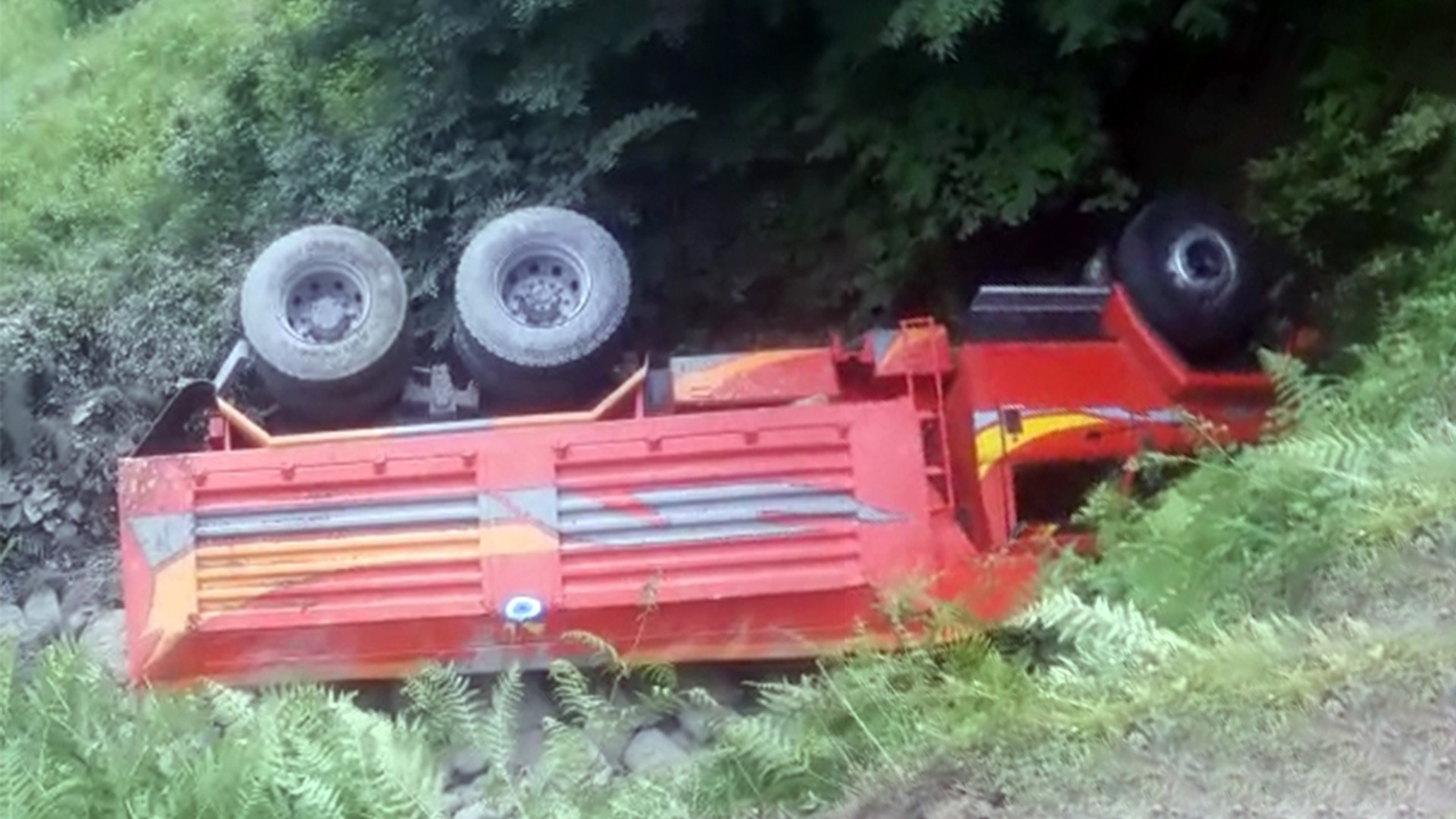 Yeni aldığı kamyonun altına kaldı: 1 ölü