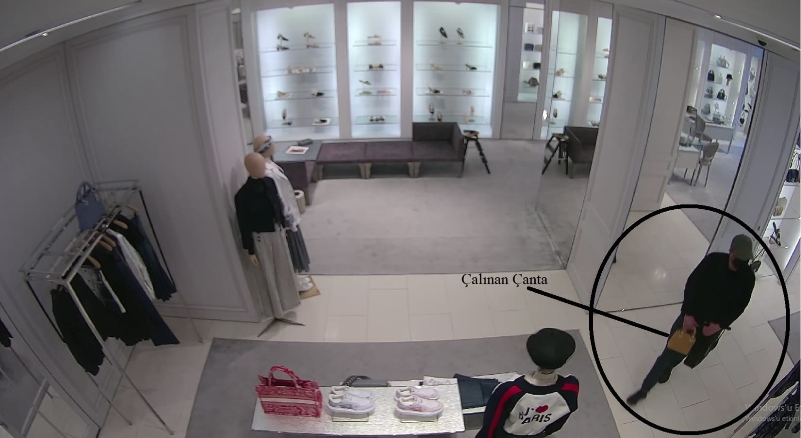 Çanta Hırsızlığı Saniye Saniye Kameralara Yansıdı