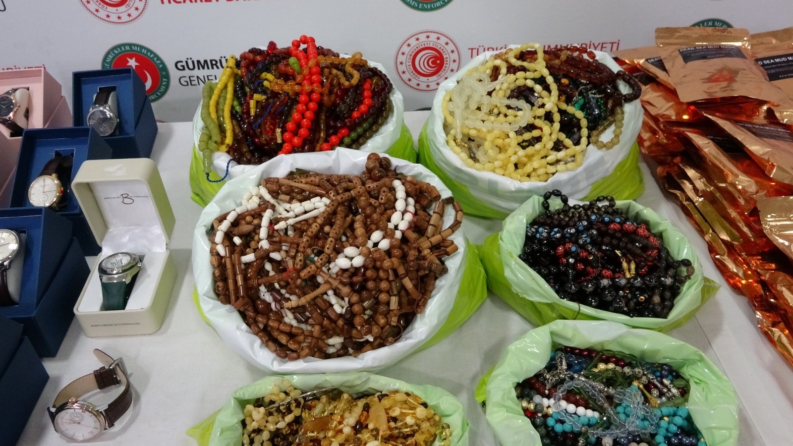 Sabiha Gökçen’de Kaçak Ticari Ürün Ele Geçirildi