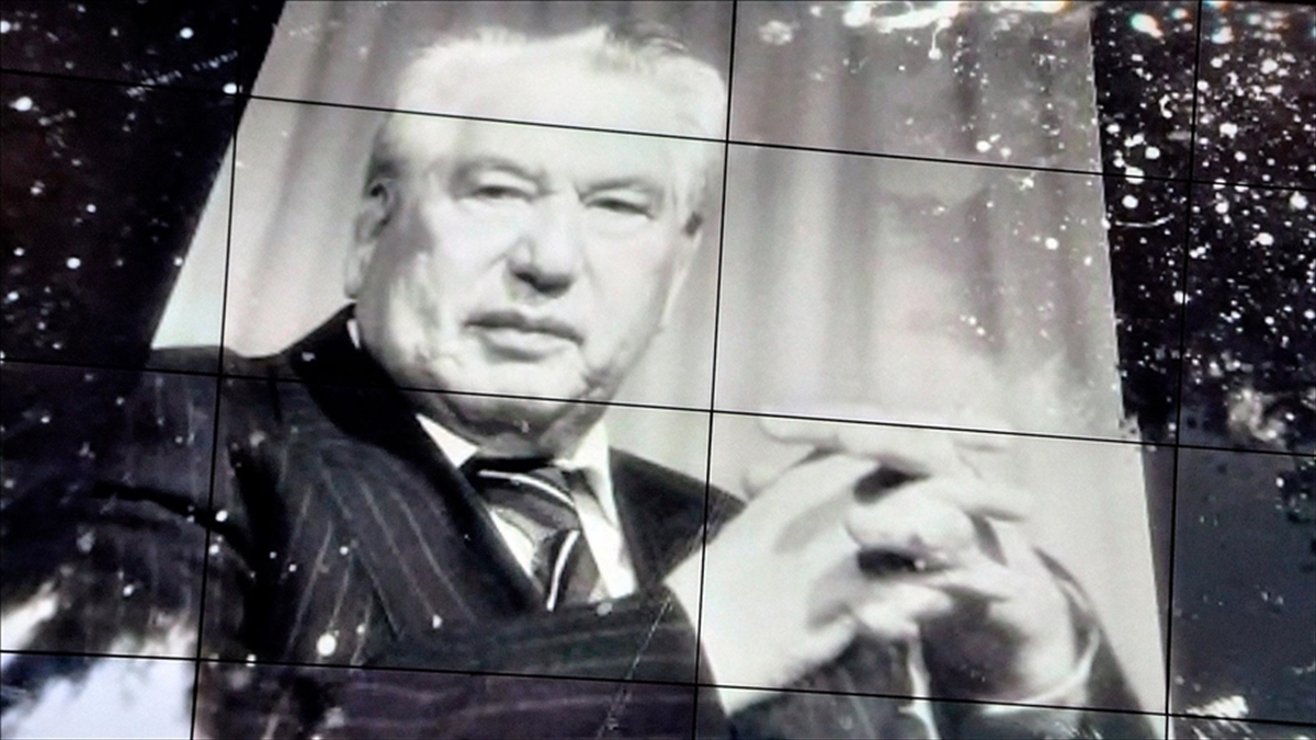 'Selvi Boylum Al Yazmalım'ın Yazarı Aytmatov, Vefatının 13. Yılında Anılıyor